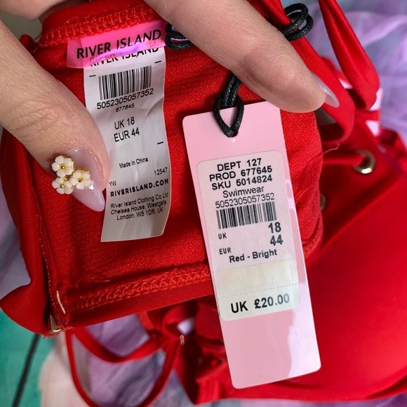 NWT🌴 cupped red eyelet bikini top - Picture 2 of 3